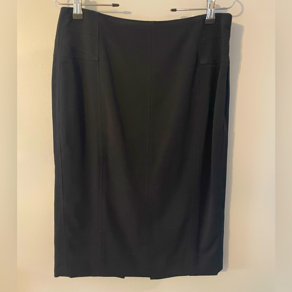 White House Black Market Size 8 Blk 25" skirt